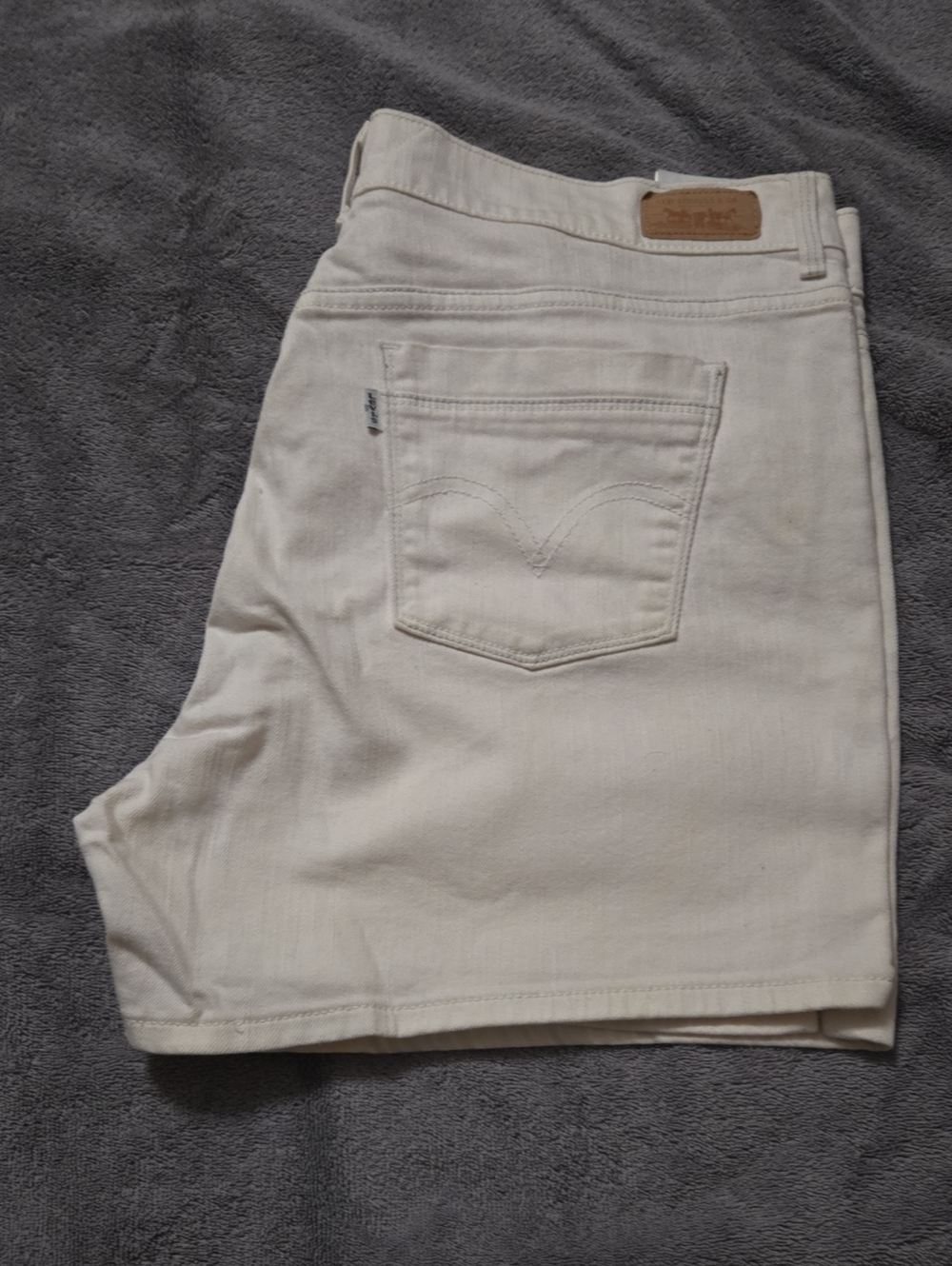 Women's Cream Casual Shorts - Classic Pocket Design
